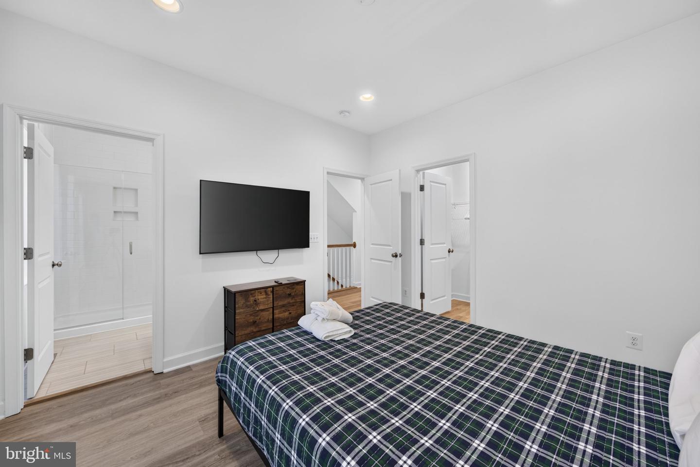 360 Lake Front Dr #j002 Property Photo 41