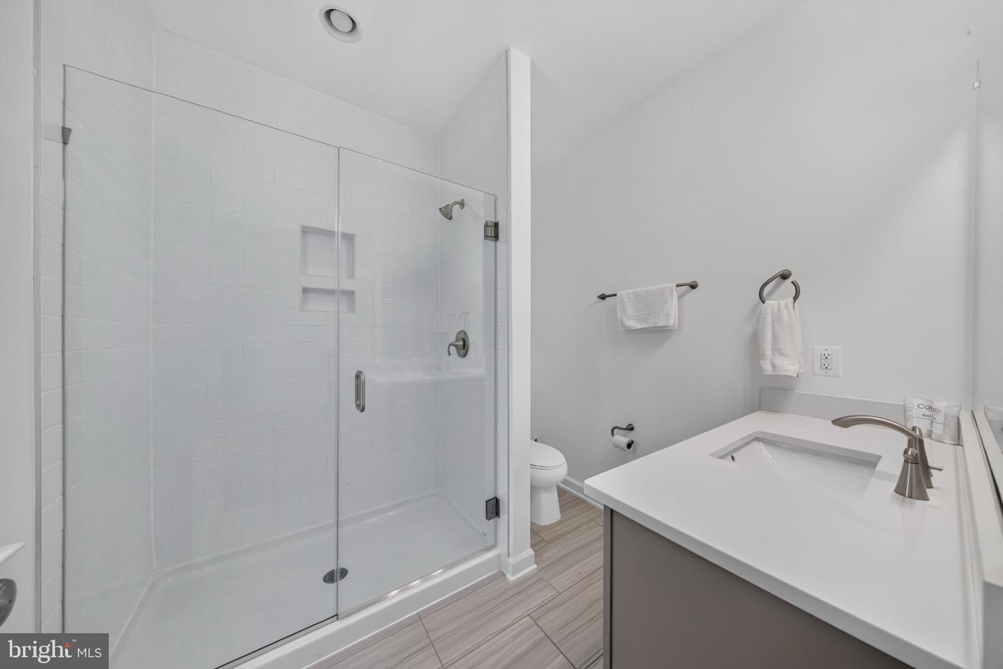 360 Lake Front Dr #j002 Property Photo 42