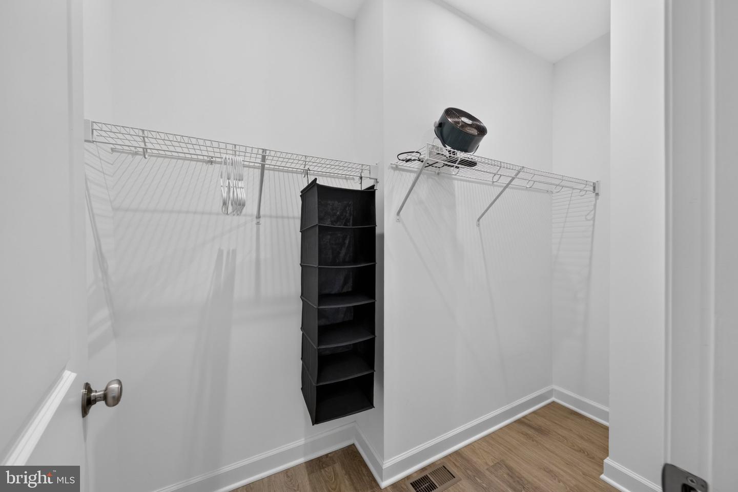 360 Lake Front Dr #j002 Property Photo 44