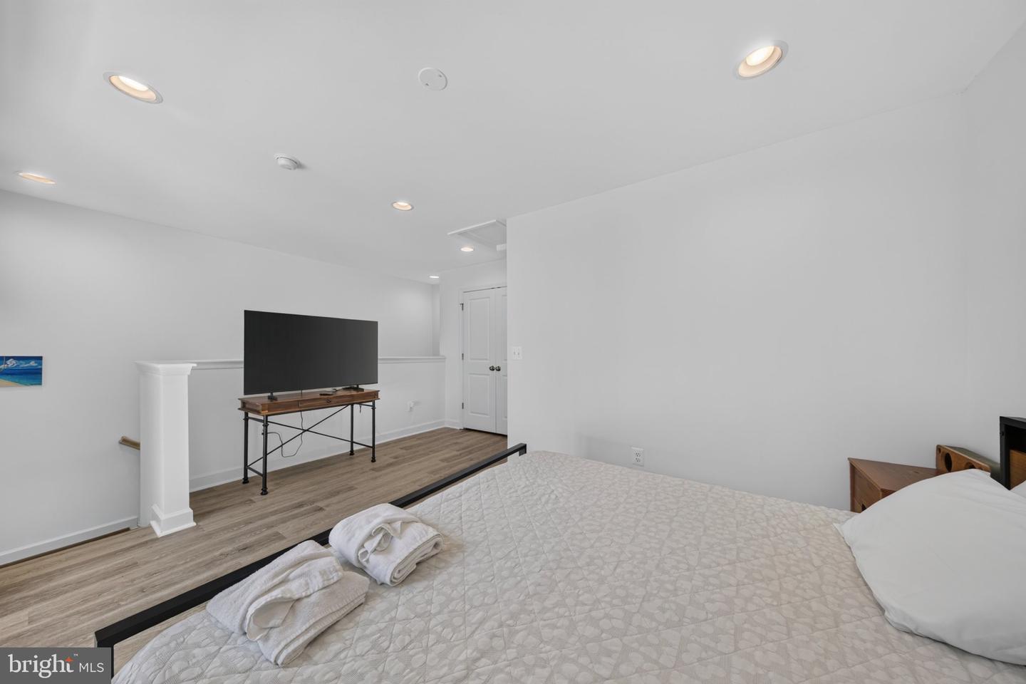 360 Lake Front Dr #j002 Property Photo 63
