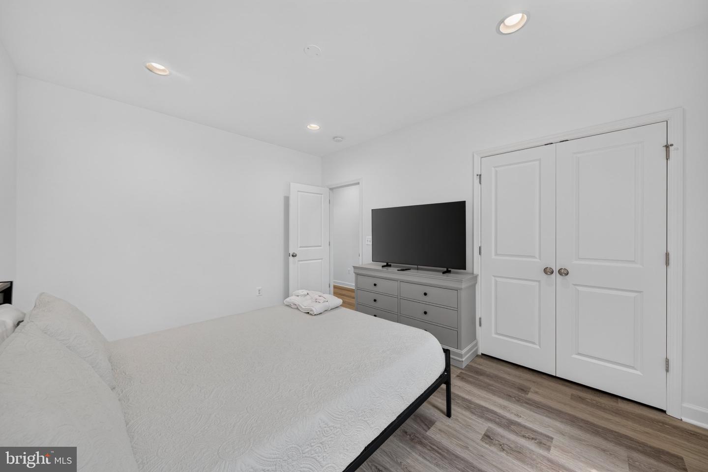 360 Lake Front Dr #j002 Property Photo 73