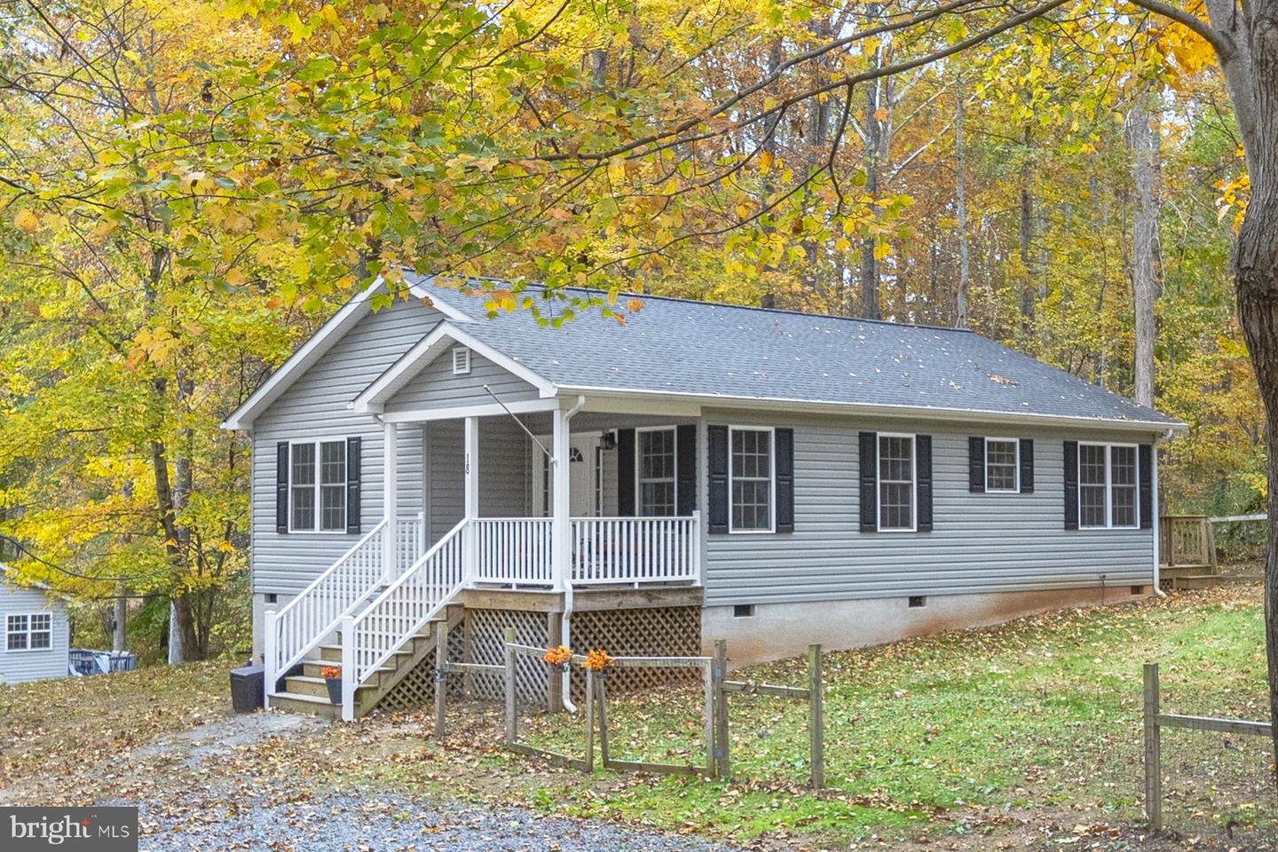18 ELLIS LN Property Photo 1