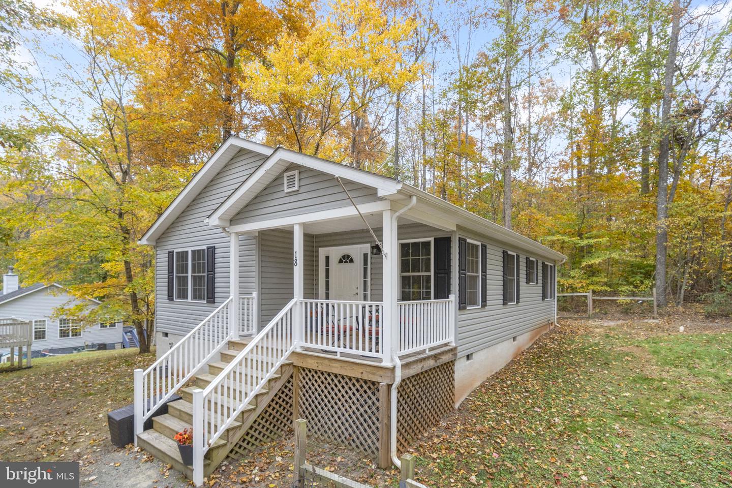 18 Ellis Ln Property Photo 2