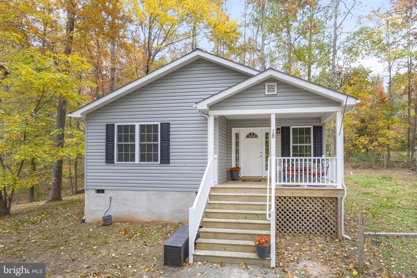 18 Ellis Ln Property Photo 3