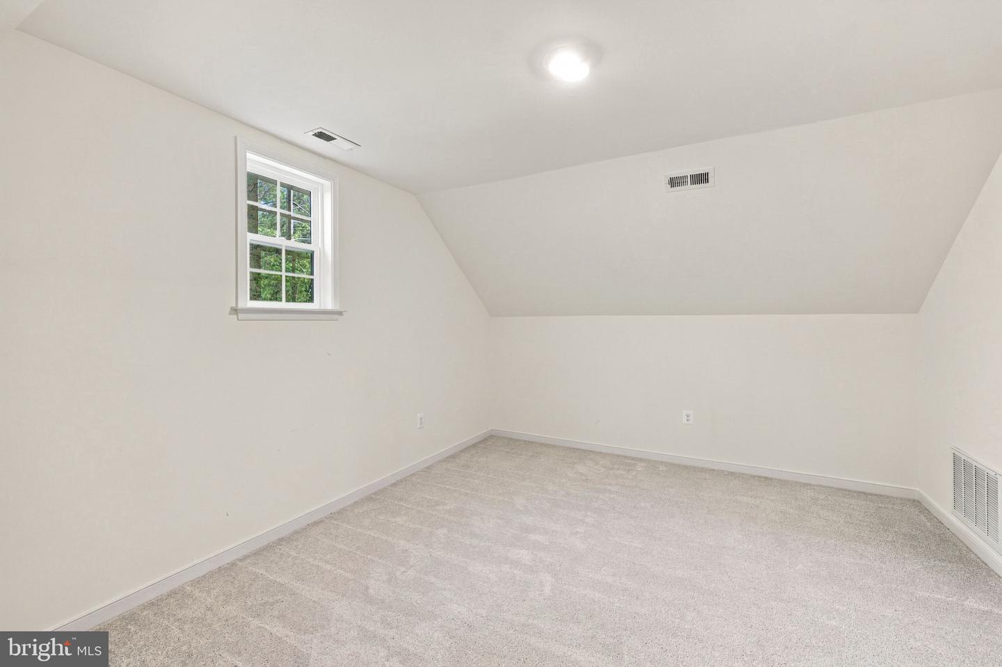 54 Old Fox Ct Property Photo 33
