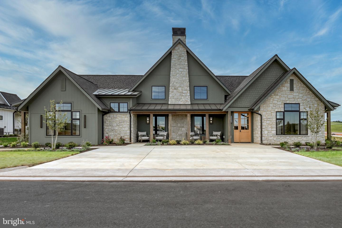 1007 Alister Loop Property Photo 1
