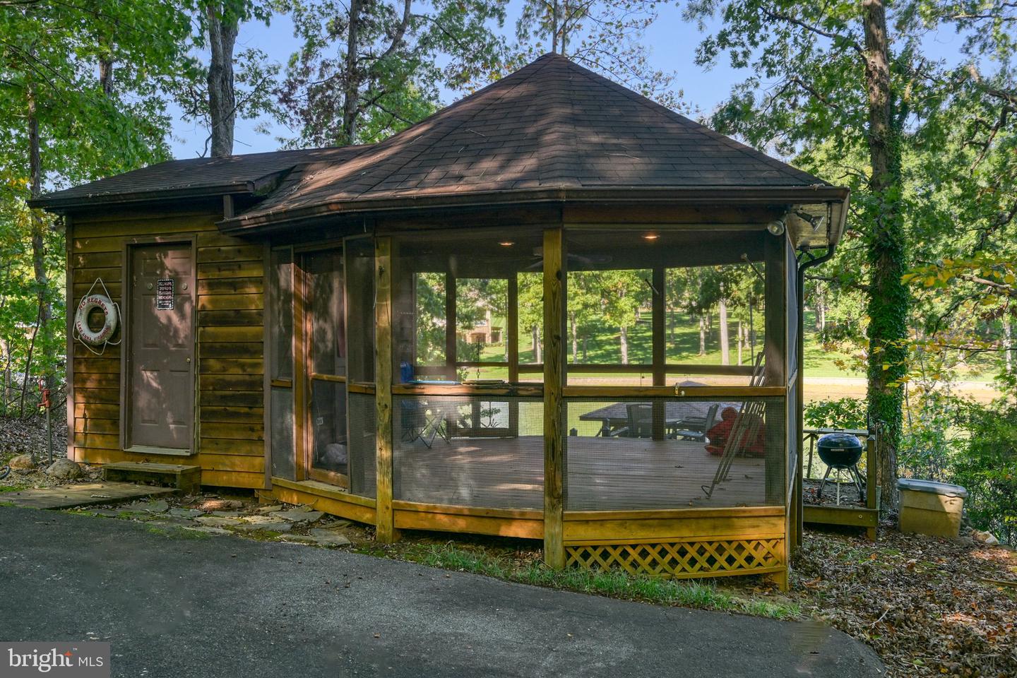 46 Fir Cir Property Photo 3