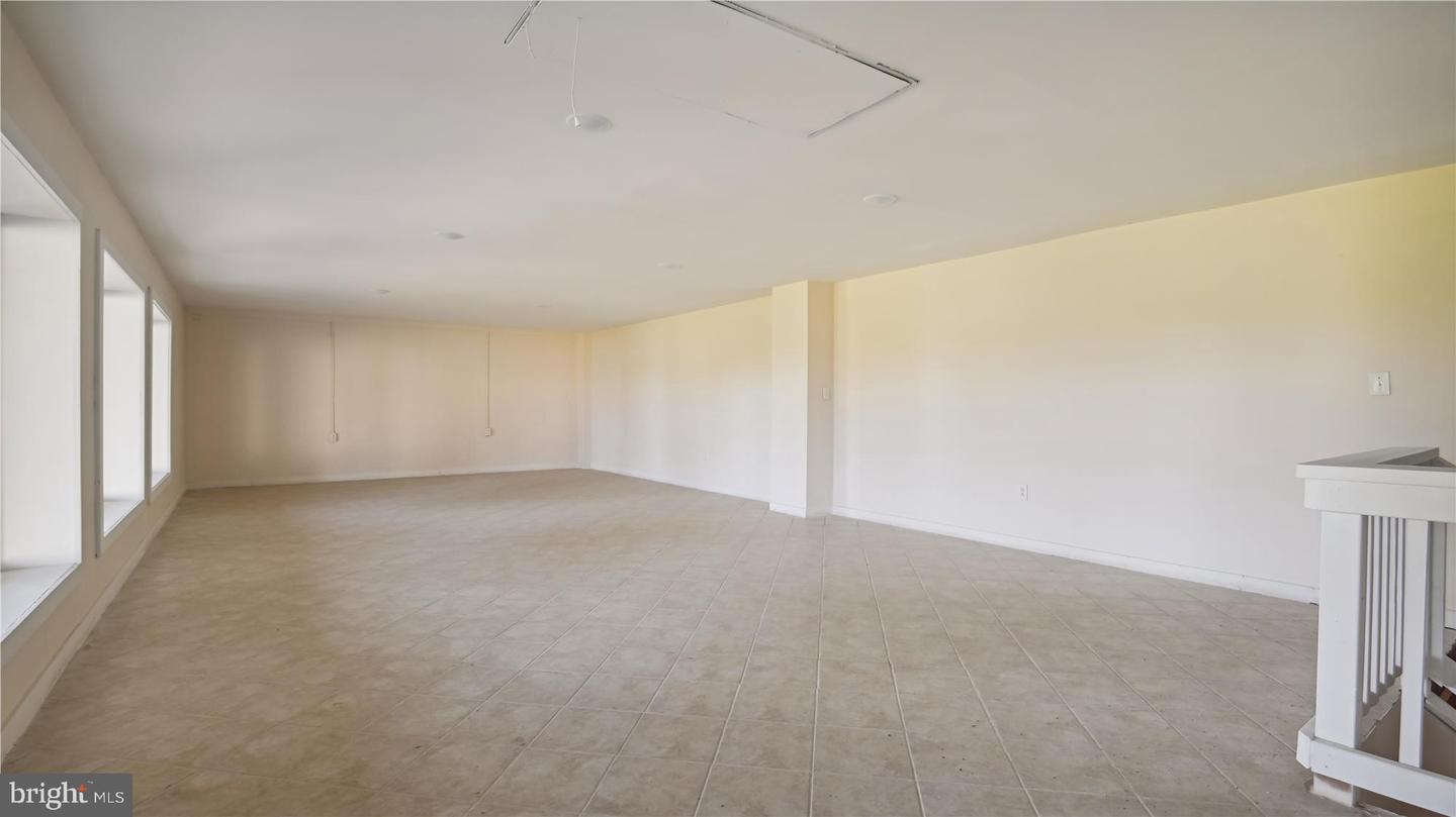 15 - Unit B E Federal St Property Photo 10