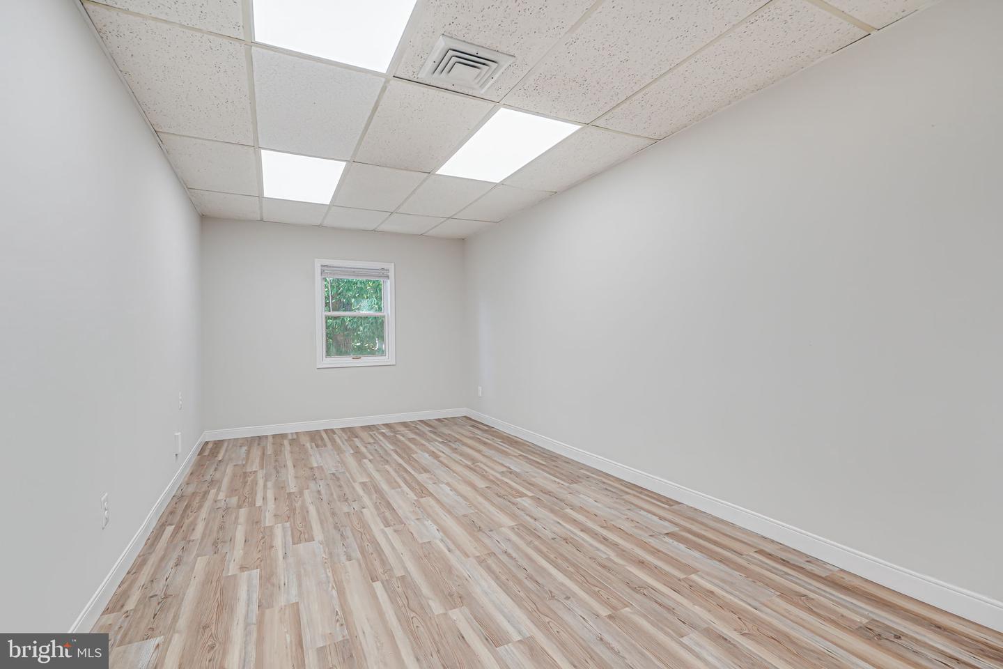107 E Holly Ave #13 Property Photo 8