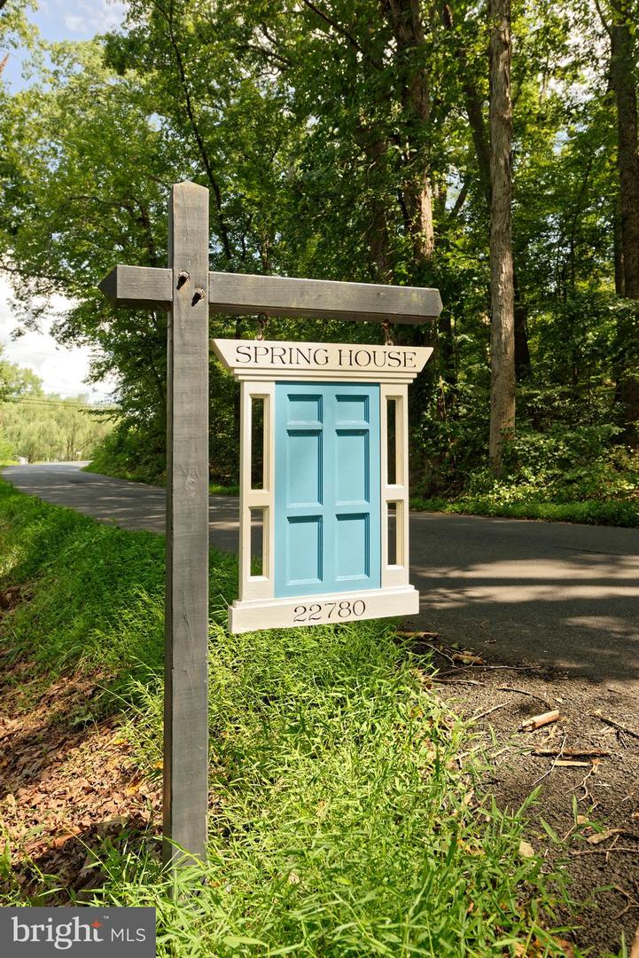 22780 Foxcroft Rd Property Photo 3