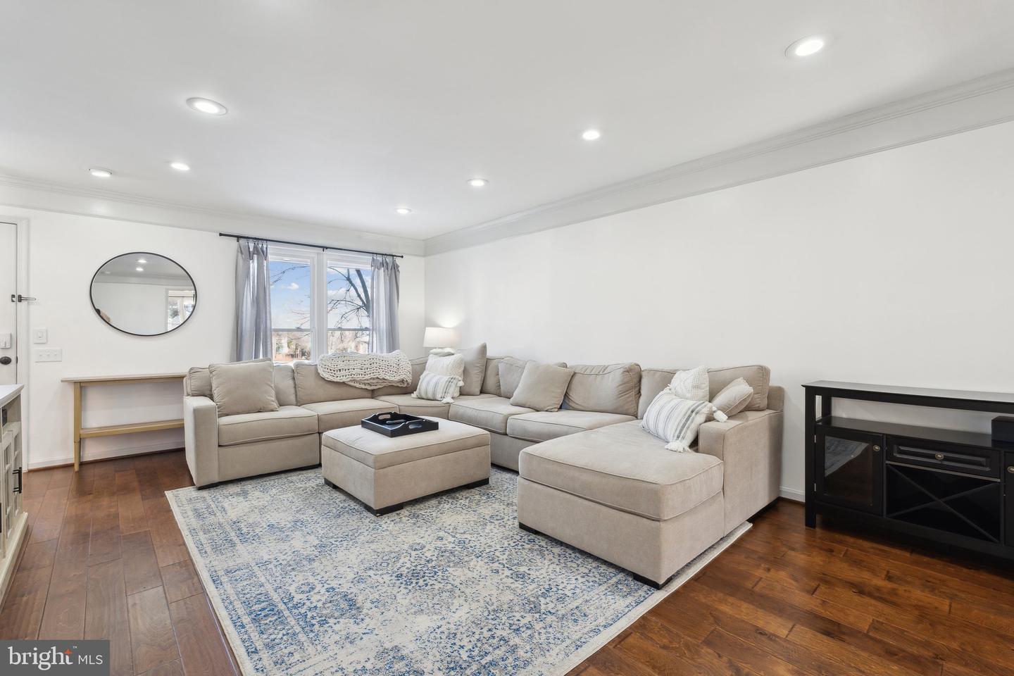 43854 Laburnum Sq Property Photo 4
