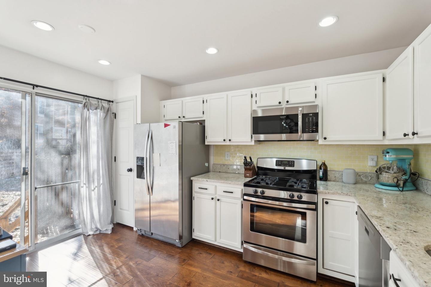 43854 Laburnum Sq Property Photo 6