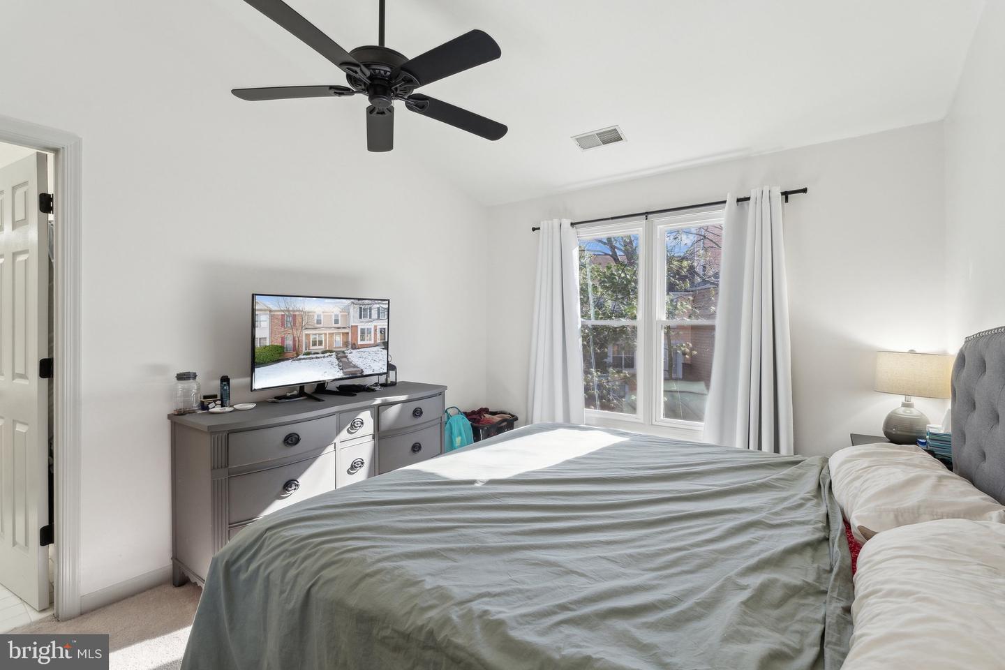 43854 Laburnum Sq Property Photo 15