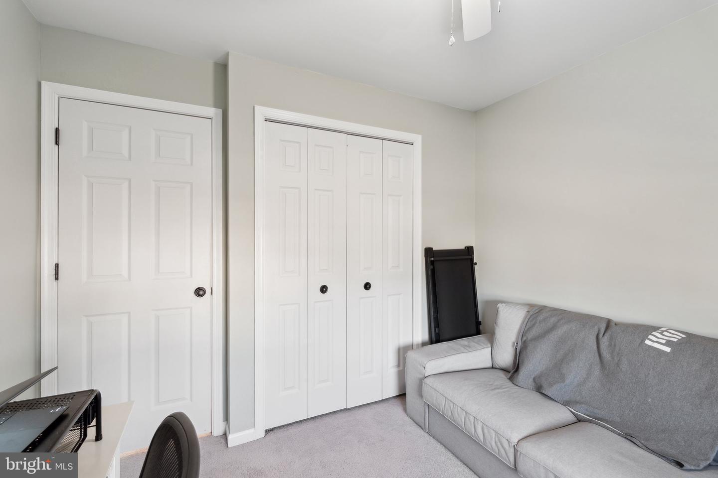 43854 Laburnum Sq Property Photo 23