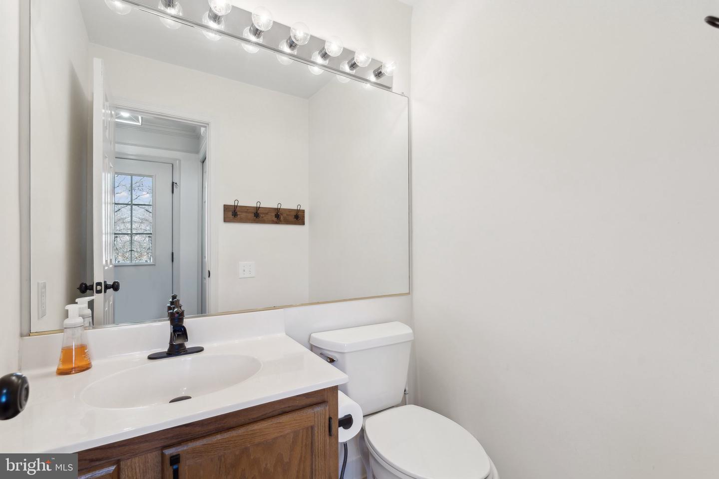 43854 Laburnum Sq Property Photo 24
