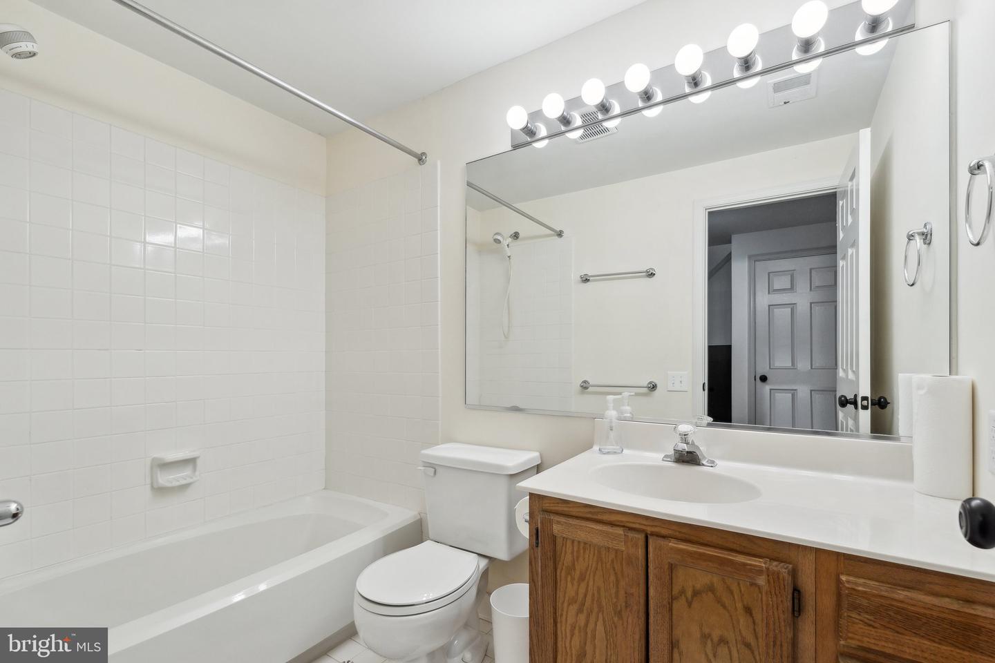 43854 Laburnum Sq Property Photo 25