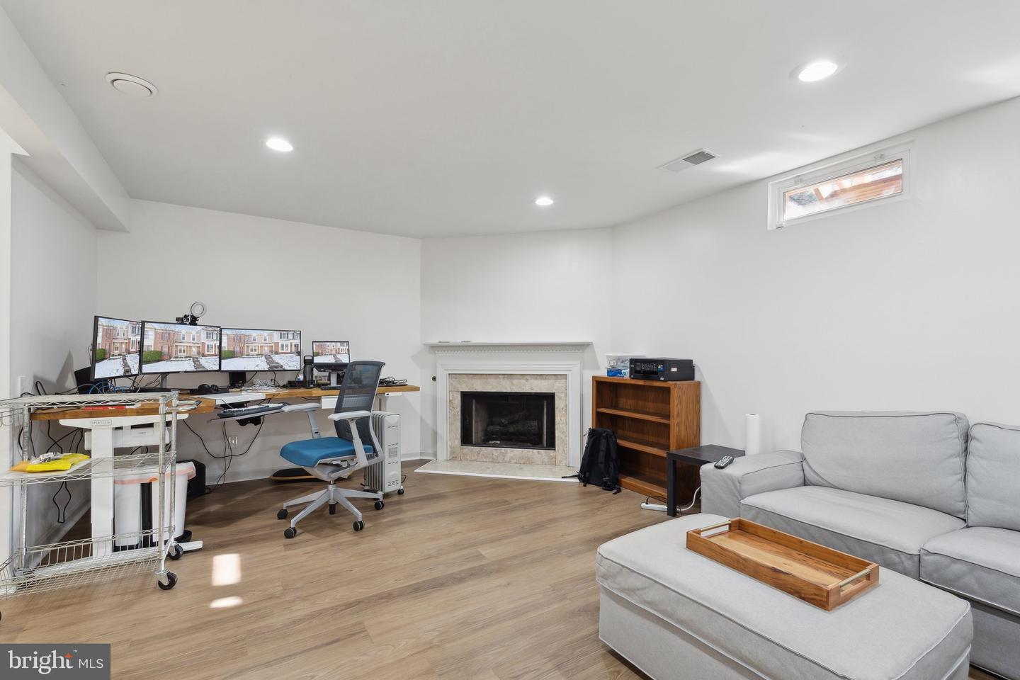 43854 Laburnum Sq Property Photo 26