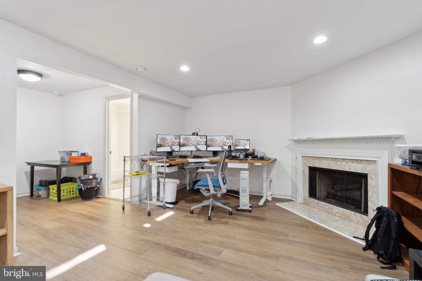 43854 Laburnum Sq Property Photo 27
