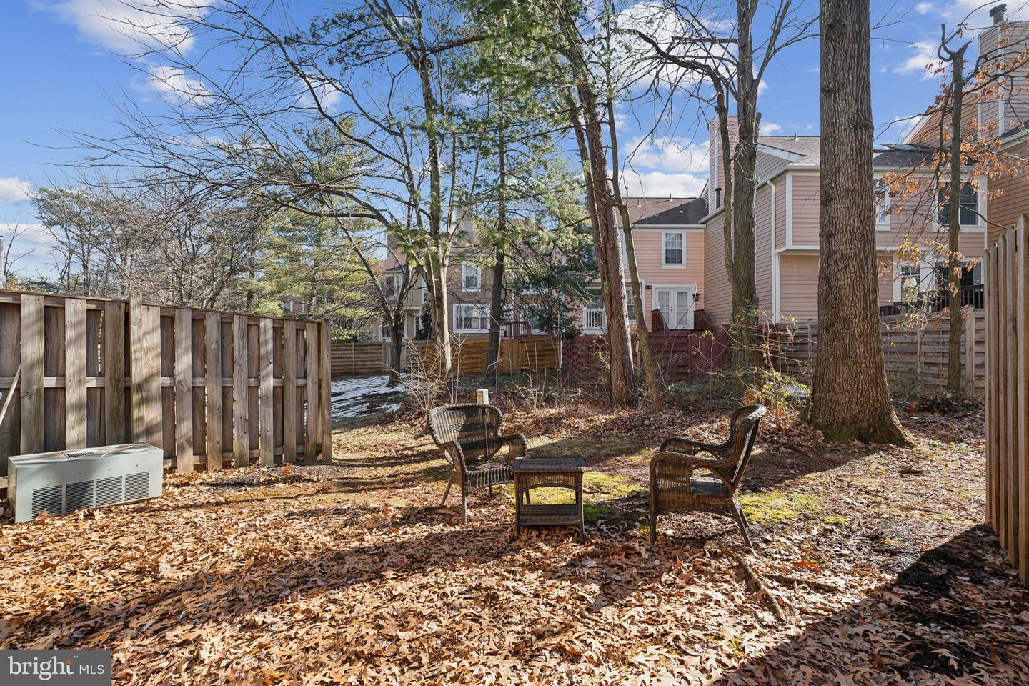 43854 Laburnum Sq Property Photo 32