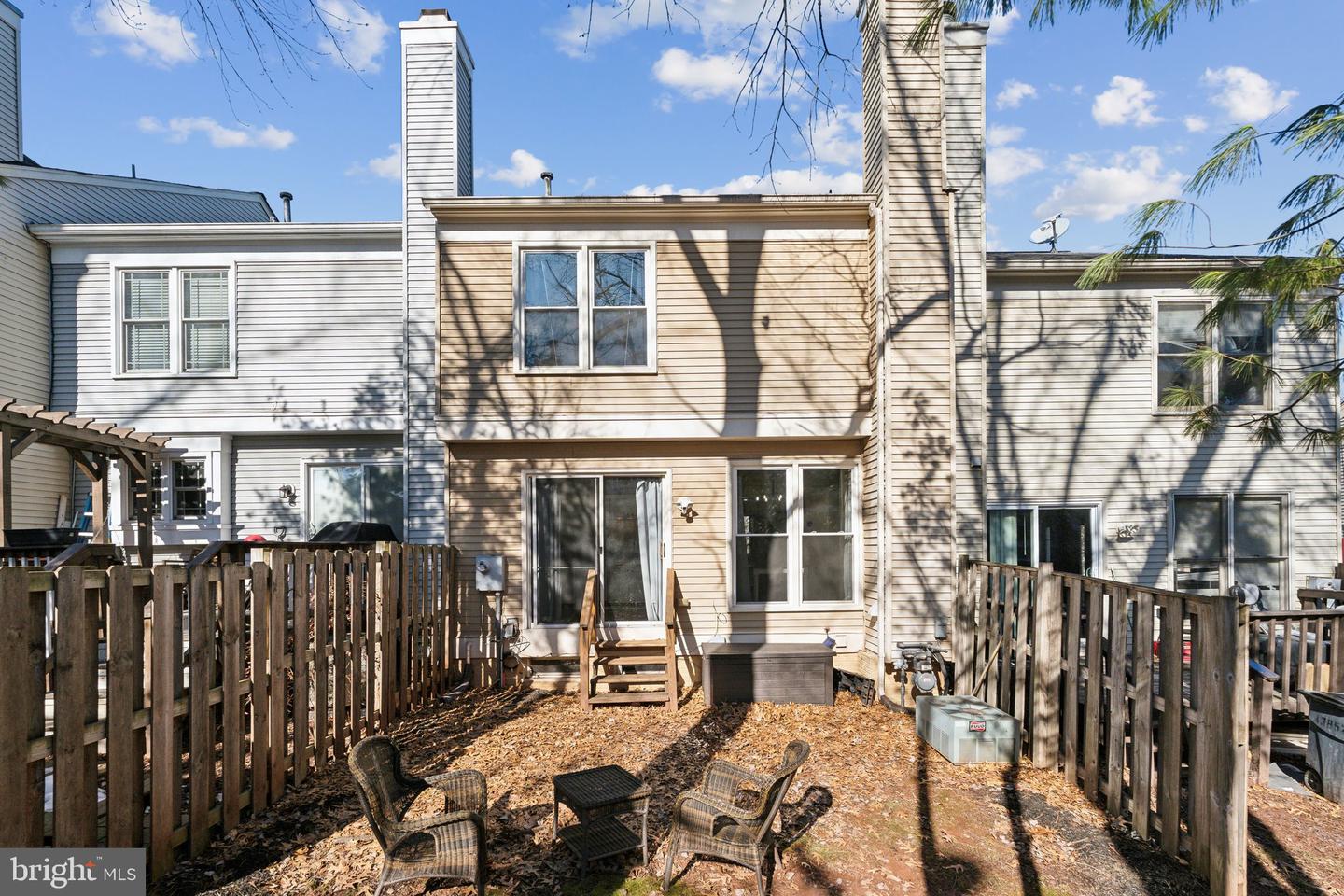 43854 Laburnum Sq Property Photo 36