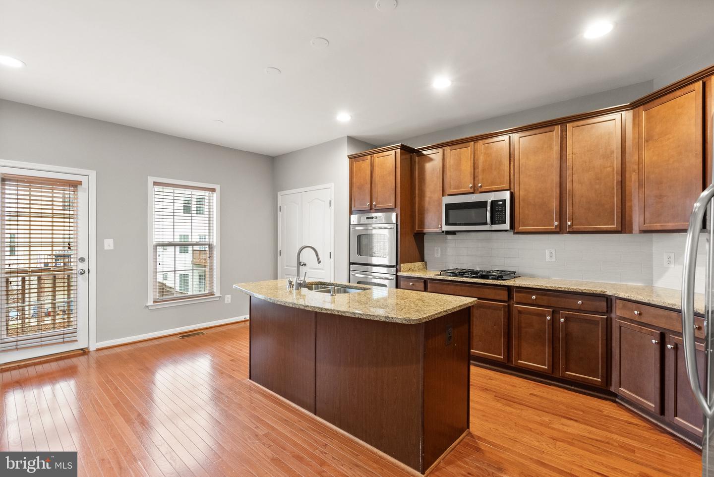 25189 Hummocky Ter Property Photo 7