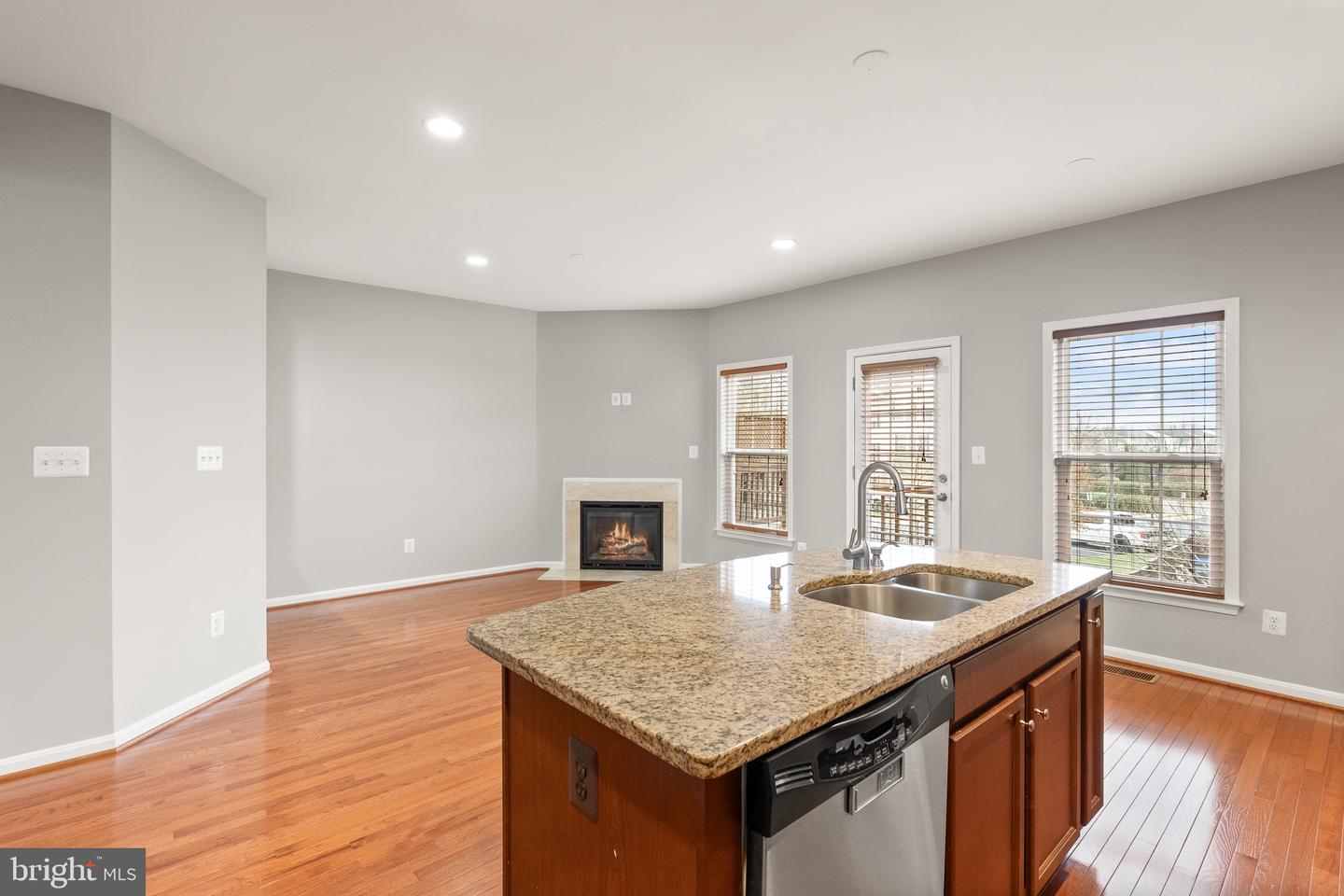 25189 Hummocky Ter Property Photo 8