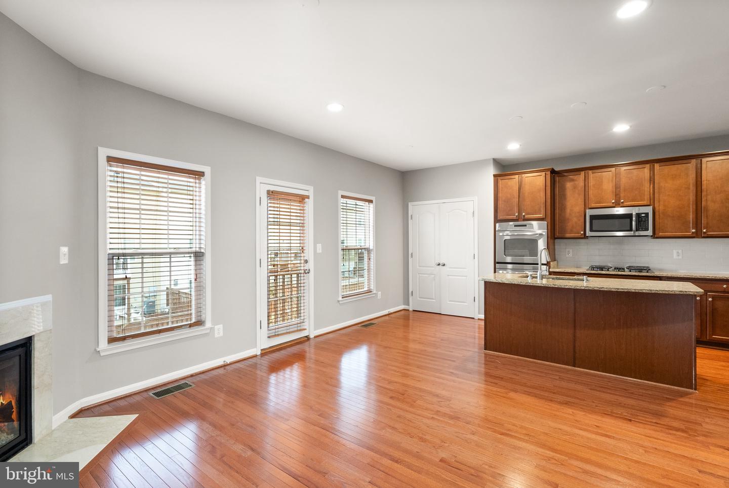 25189 Hummocky Ter Property Photo 9