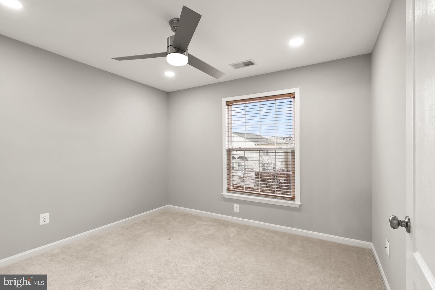 25189 Hummocky Ter Property Photo 28