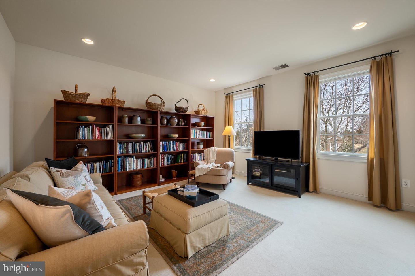 20880 Eckbo Dr Property Photo 35