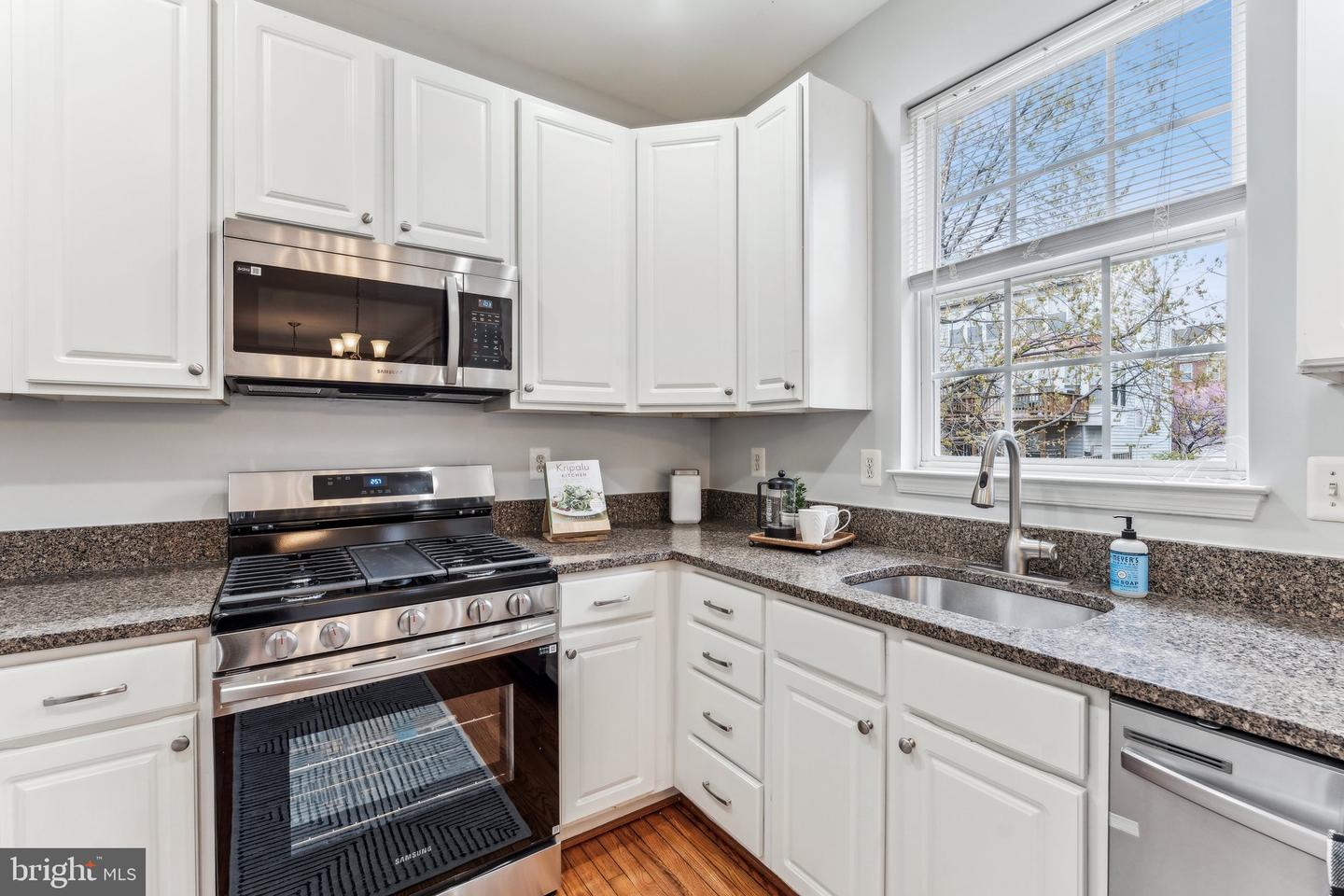 22376 Maison Carree Sq Property Photo 8