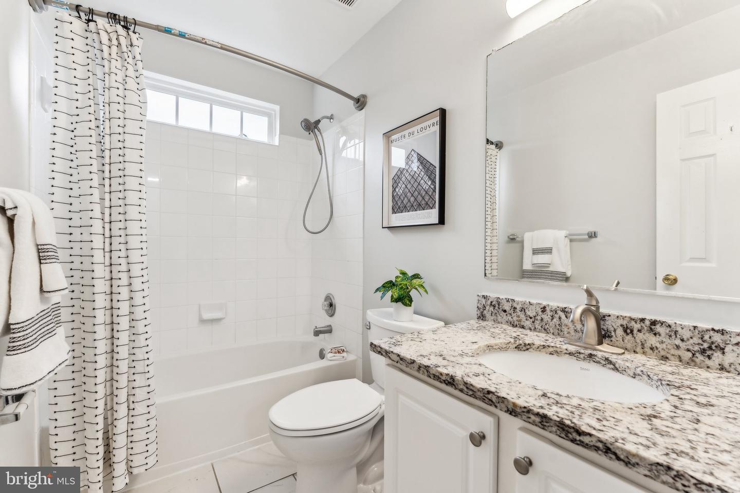 22376 Maison Carree Sq Property Photo 11