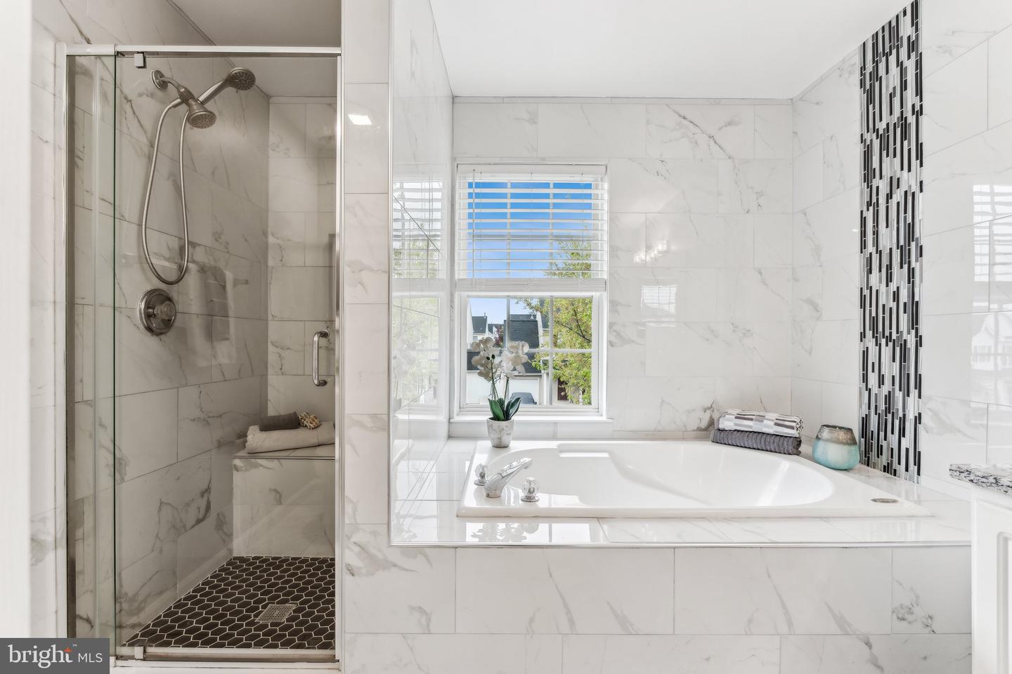 22376 Maison Carree Sq Property Photo 18