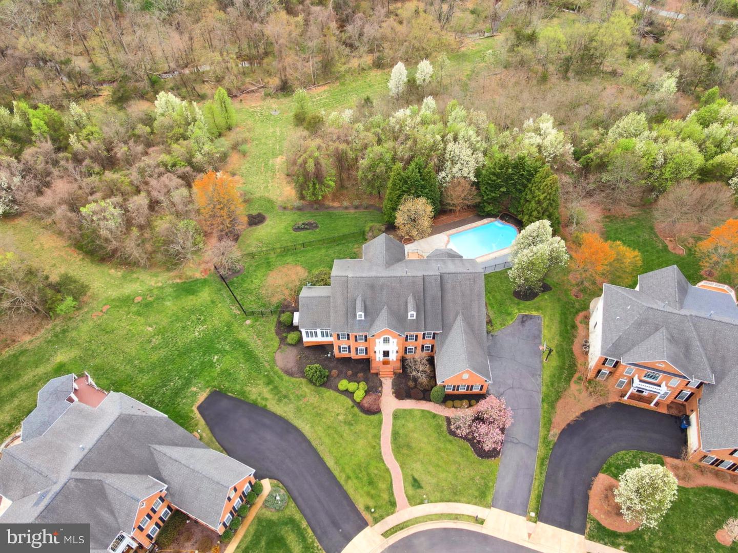20713 Ashburn Valley Ct Property Photo 4