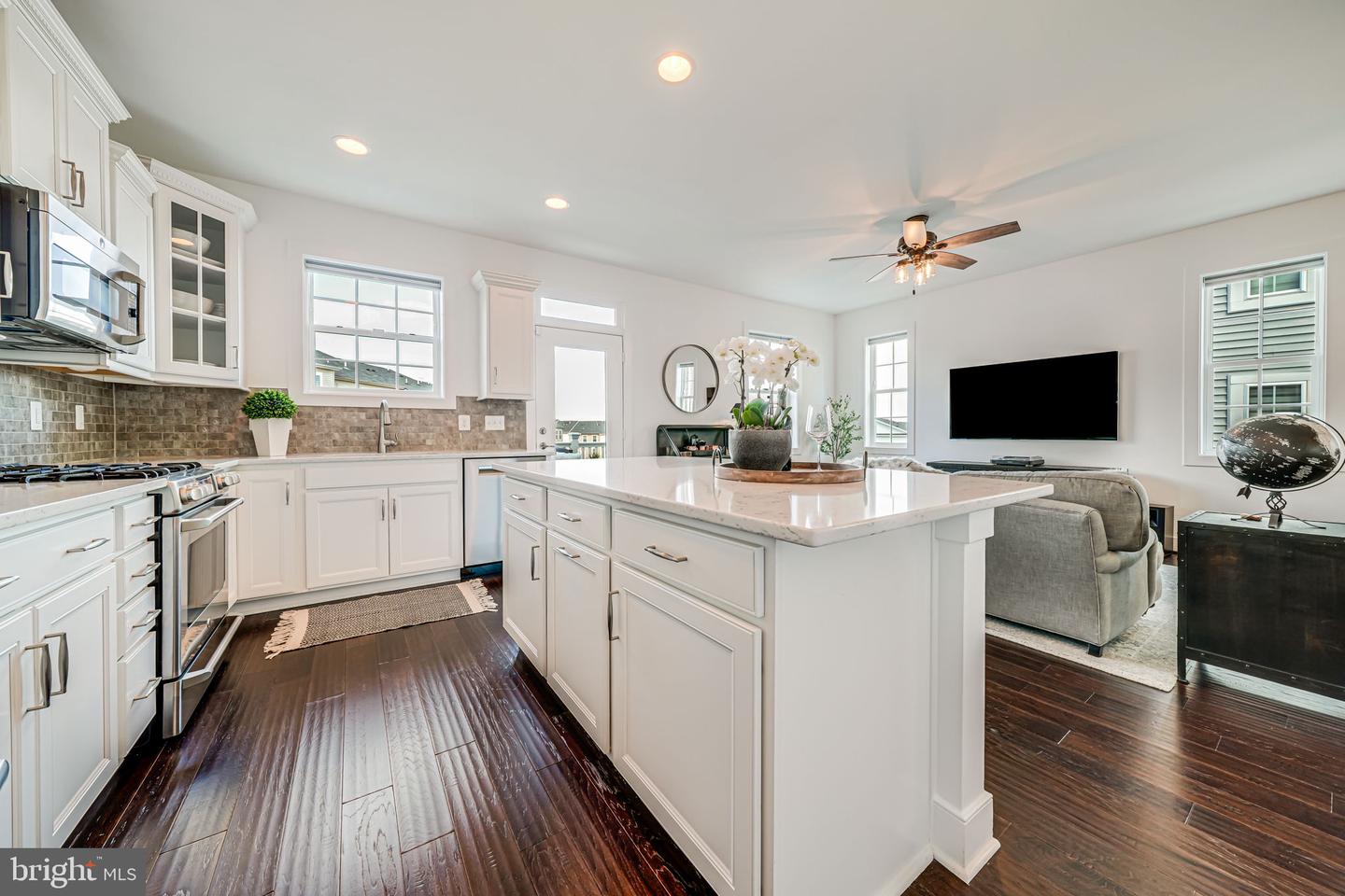 46653 Joubert Ter Property Photo 24