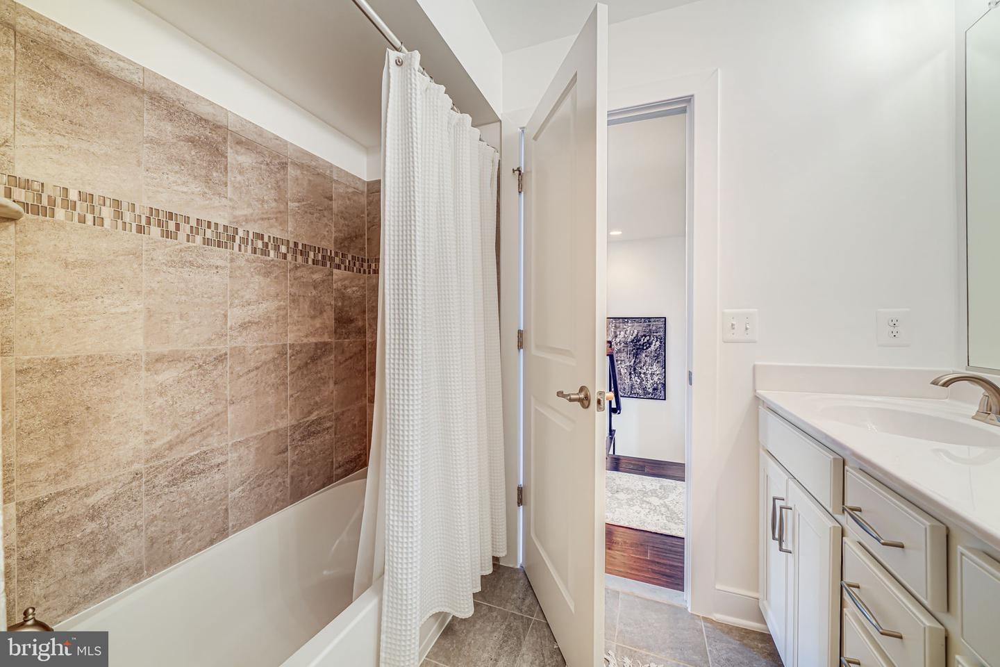 46653 Joubert Ter Property Photo 32
