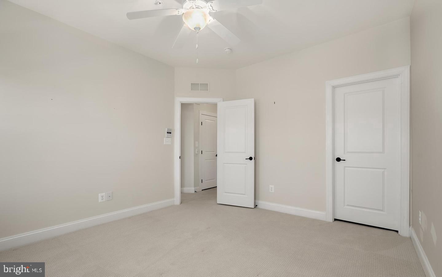 42101 Piebald Sq Property Photo 15