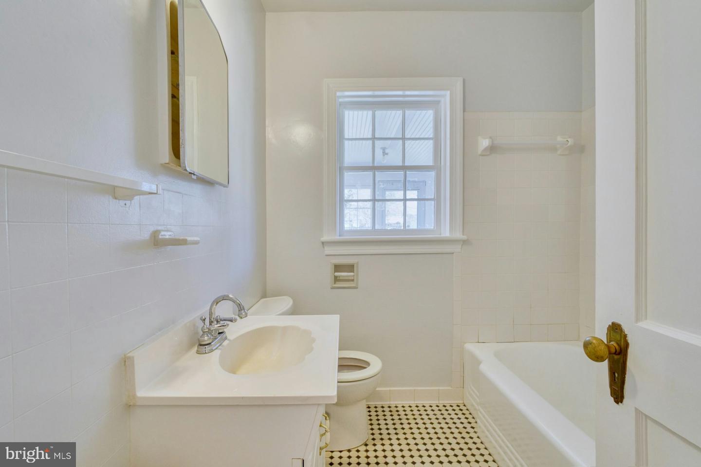 121 N Hatcher Ave Property Photo 17