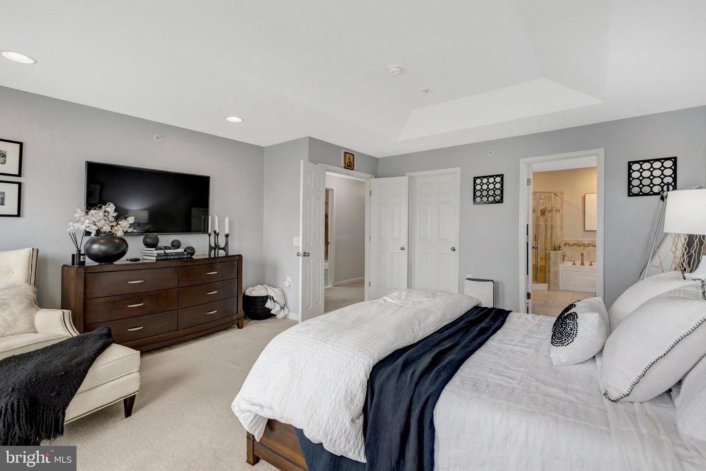 43477 Town Gate Sq Property Photo 12