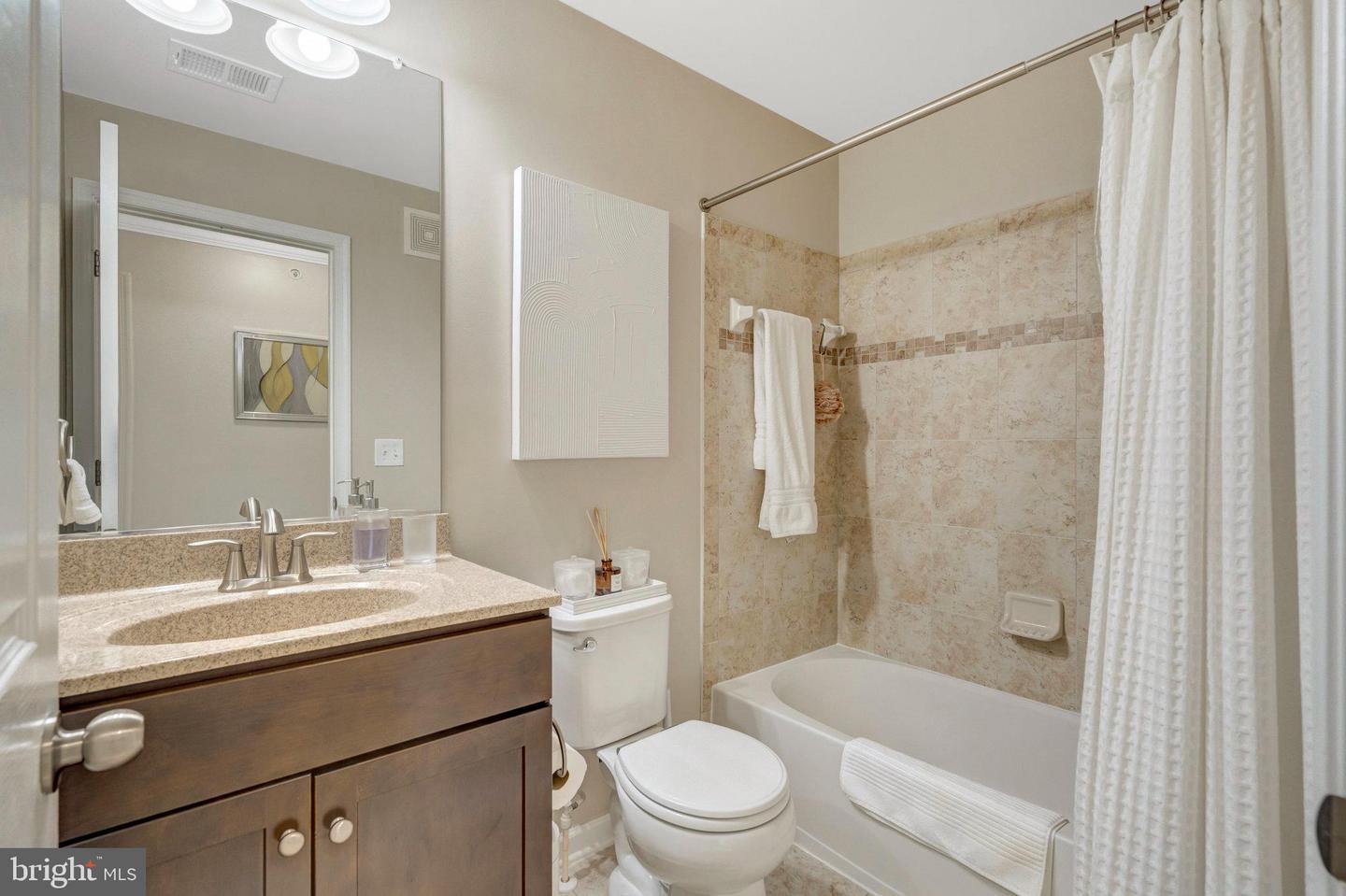 43477 Town Gate Sq Property Photo 15