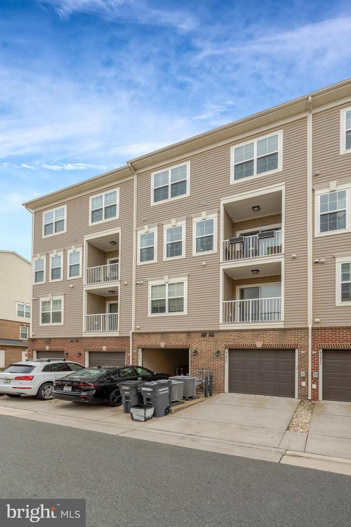 43477 Town Gate Sq Property Photo 17