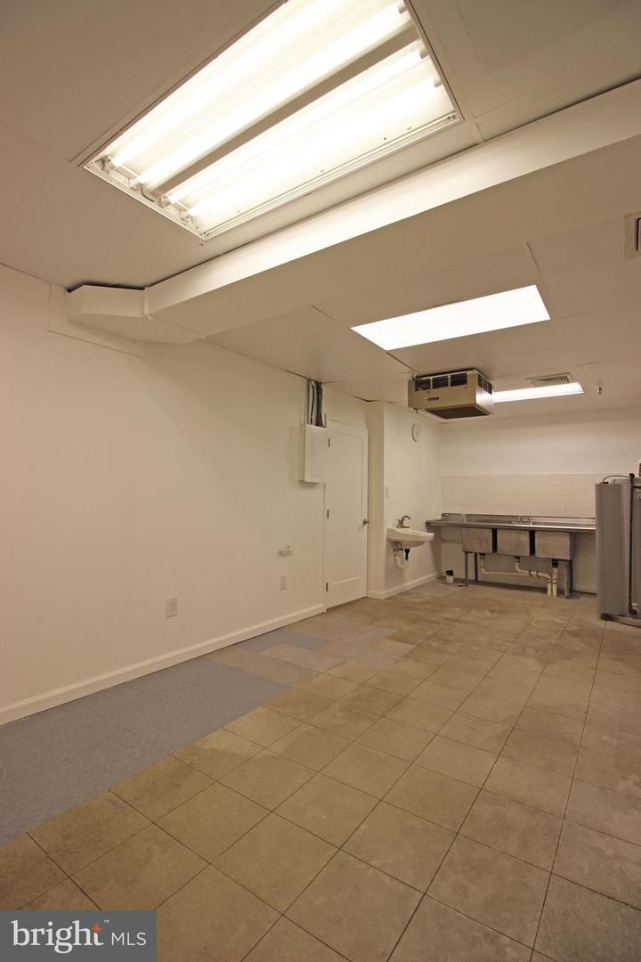 22636 Glenn Dr #102 Property Photo 11