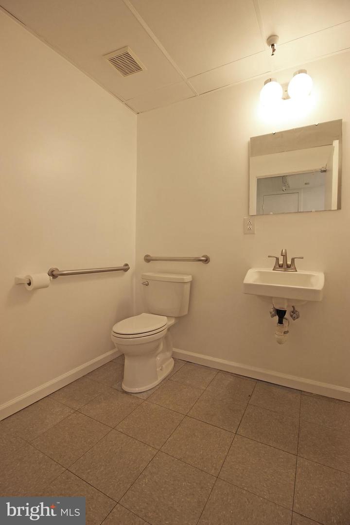22636 Glenn Dr #102 Property Photo 12