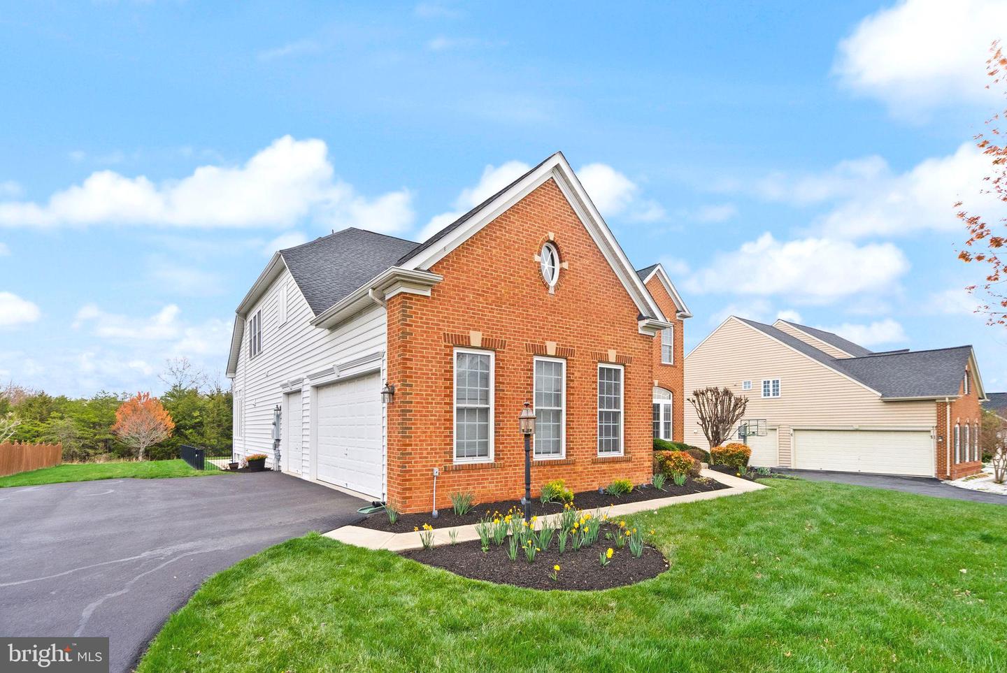 25695 Donerails Chase Dr Property Photo 4