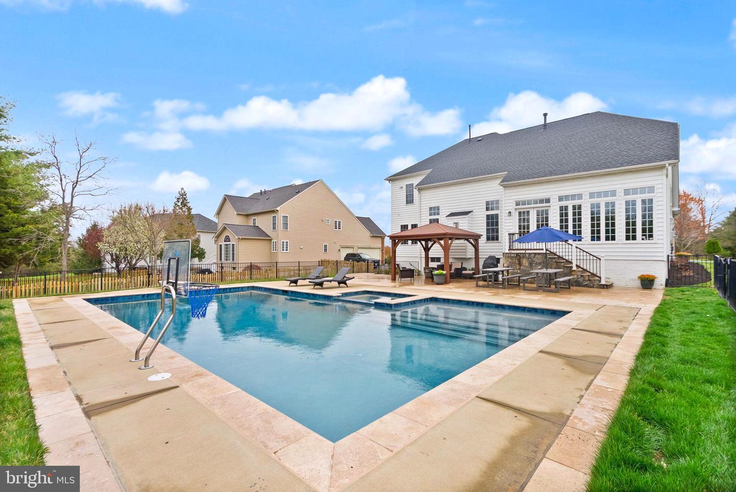 25695 Donerails Chase Dr Property Photo 6