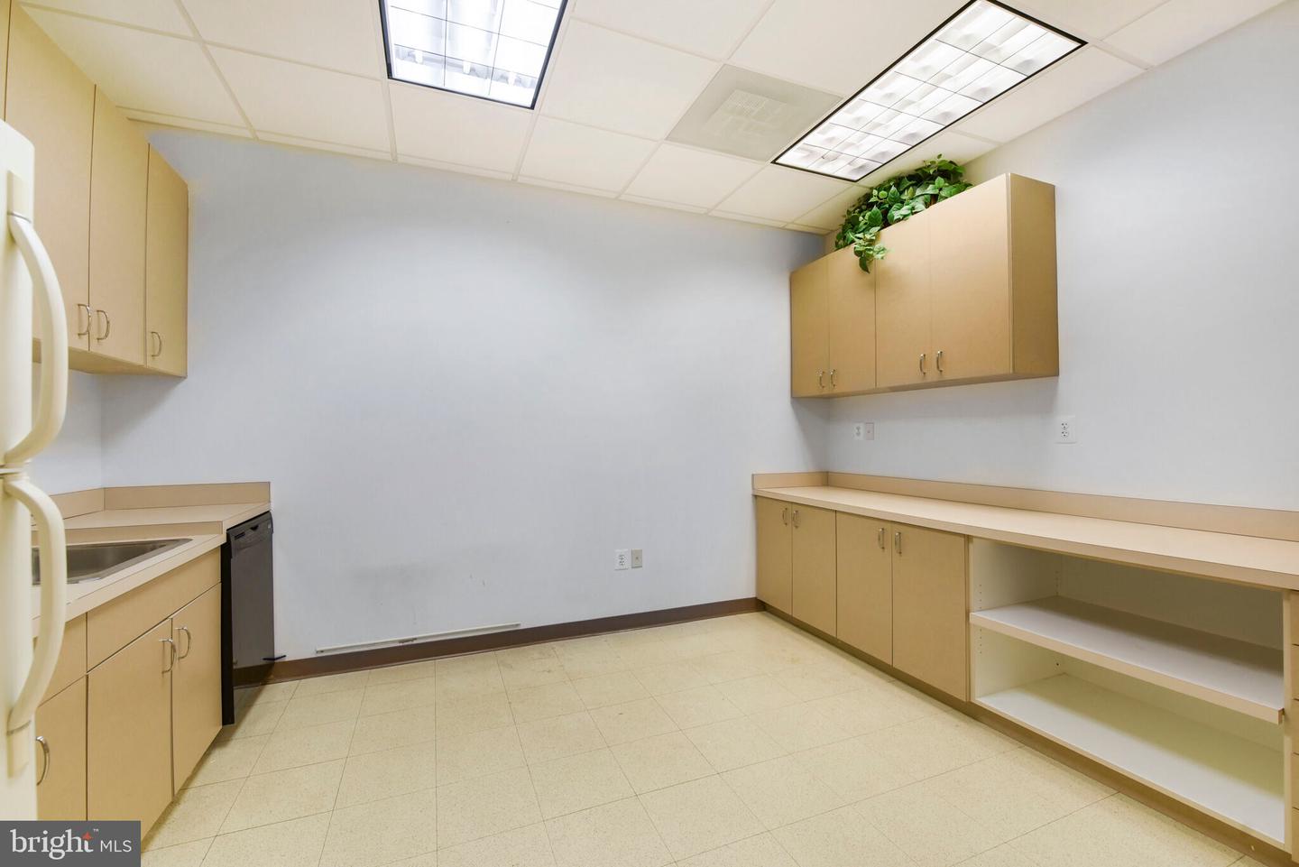 46175 Westlake Westlake Dr #100 Property Photo 11