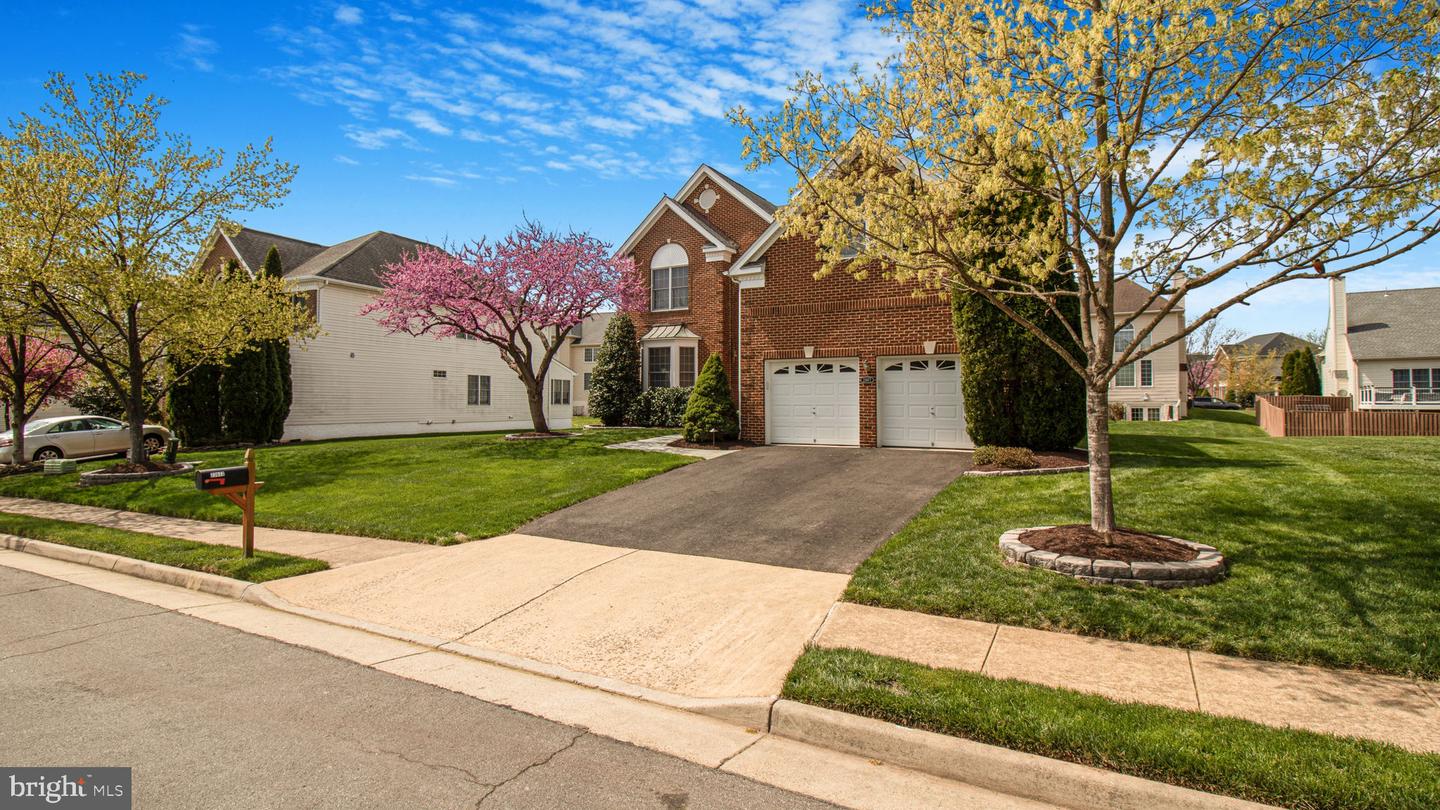 22677 Cricket Hill Ct Property Photo 3