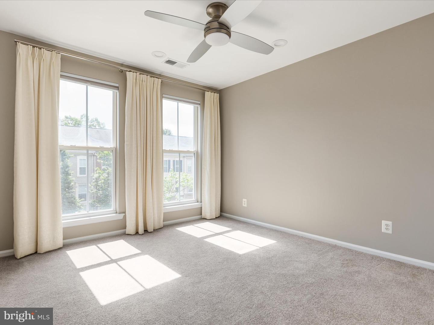 21417 Falling Rock Ter Property Photo 18
