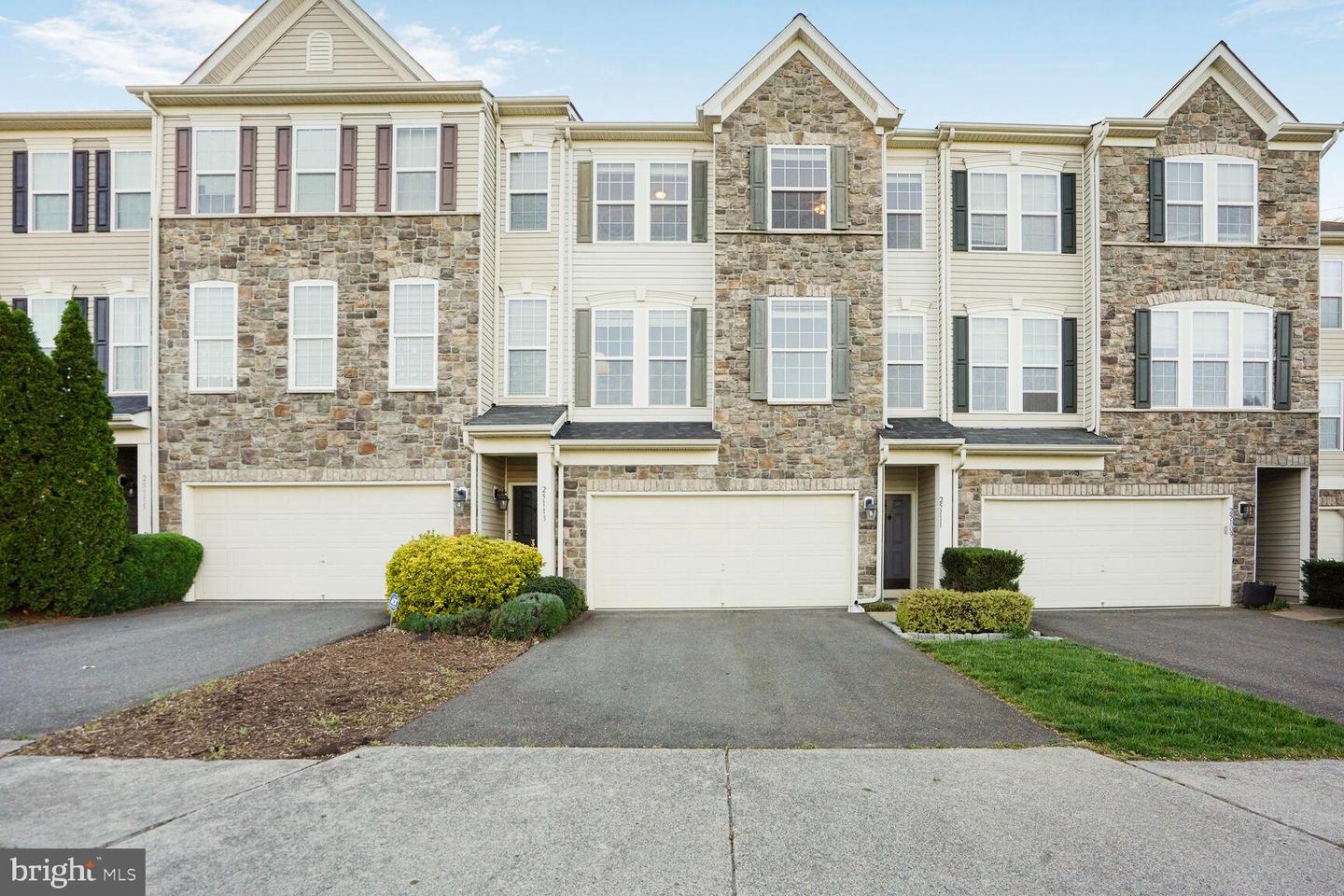 25111 Hummocky Ter Property Photo