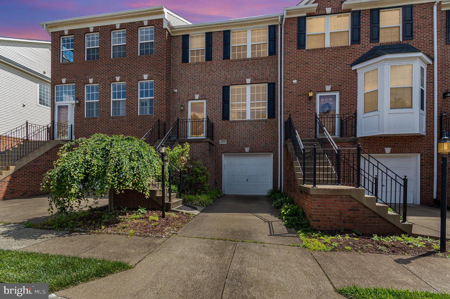 43120 FOREST EDGE SQ Property Photo 1