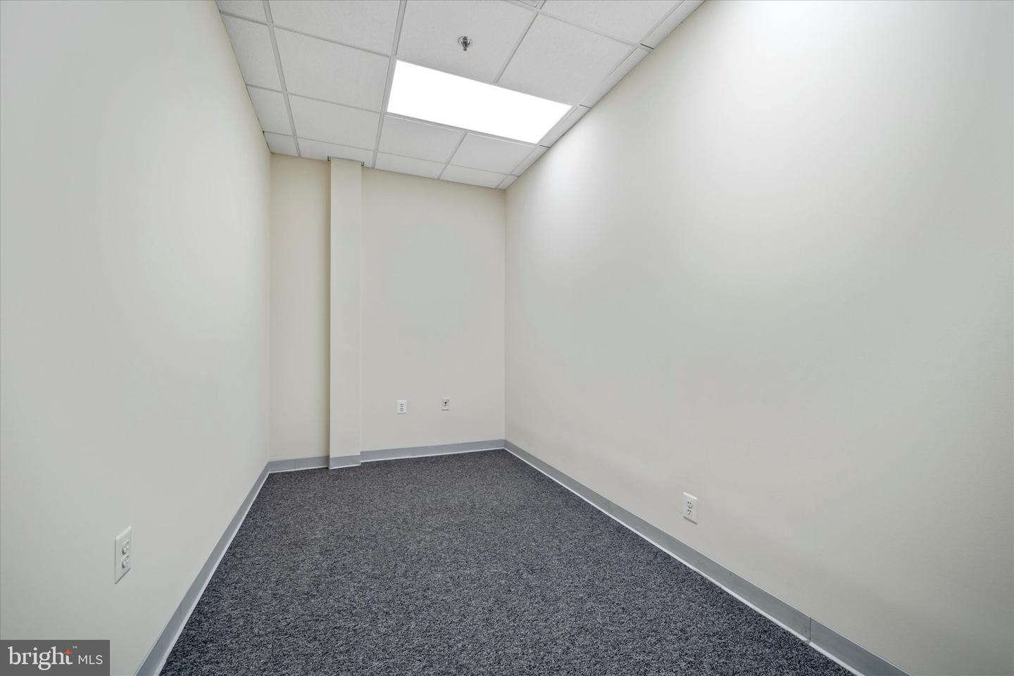 21155 Whitfield Pl #103 Property Photo 17